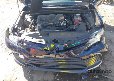 2021 Toyota Camry Le z USA, uszkodzony, nr VIN 4T1C11AK8MU461036